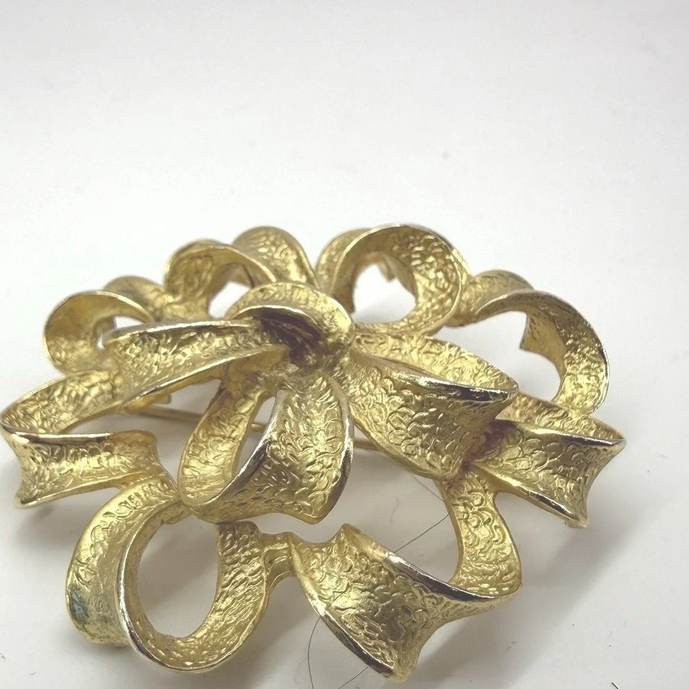 Beautiful Weeping Gold Tone Texture‎ Rosette Bow Style Brooch 2